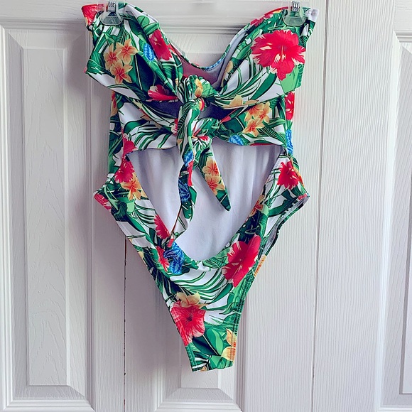 Tropical 1 piece swimsuit cut out tie front - Picture 4 of 4
